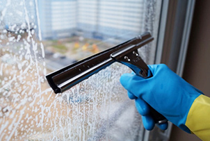Мытье окон и витрин - фото