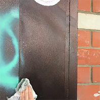 Удаление аэрозольной краски с поверхности двери, вид после 1